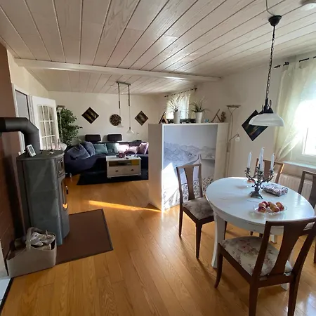 Super Ausgestattes Ferien-haus Mit 1 Bis 2 Schlafraeumen Groß-Gerau