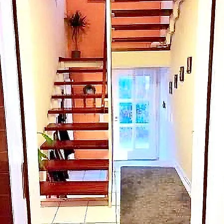 Super Ausgestattes Ferien-haus Mit 1 Bis 2 Schlafraeumen Groß-Gerau