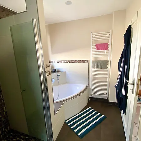 Hotel Super Ausgestattes Ferien-haus Mit 1 Bis 2 Schlafraeumen Groß-Gerau